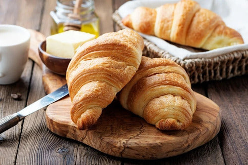 Kit 6 Un Margarina Folhada Croissant Amélia 2 Kg 80% Lipidio
