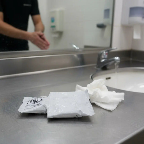 Higienizador De Bolso Prevenção C/ Álcool 70%  100 Sachês   Álcool