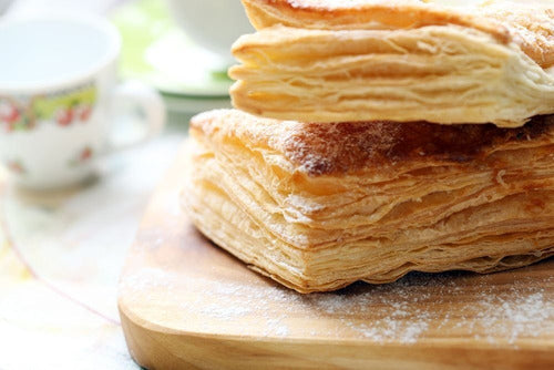 Kit 6 Un Margarina Folhada Croissant Amélia 2 Kg 80% Lipidio